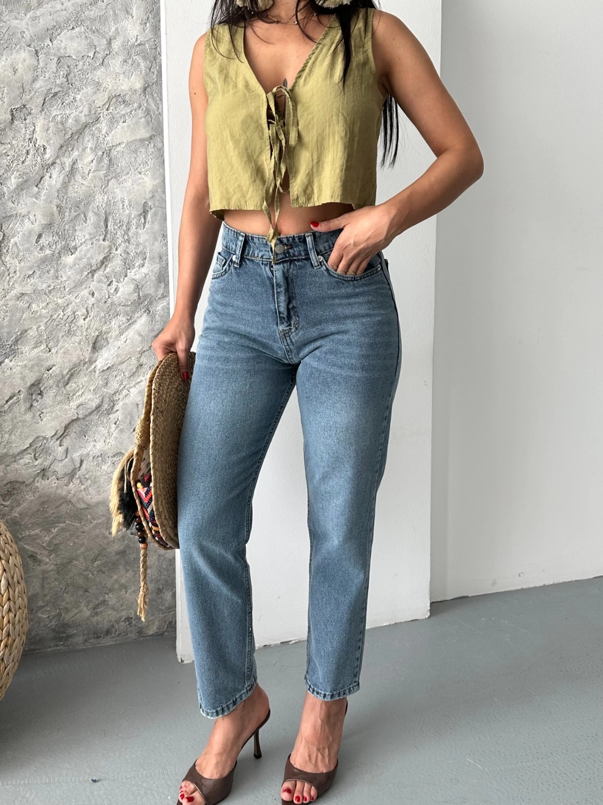 Mom fit bıyık kar yıkama jeans pantolon koyu mavi Mom fit bıyık kar yıkama jeans pantolon koyu mavi