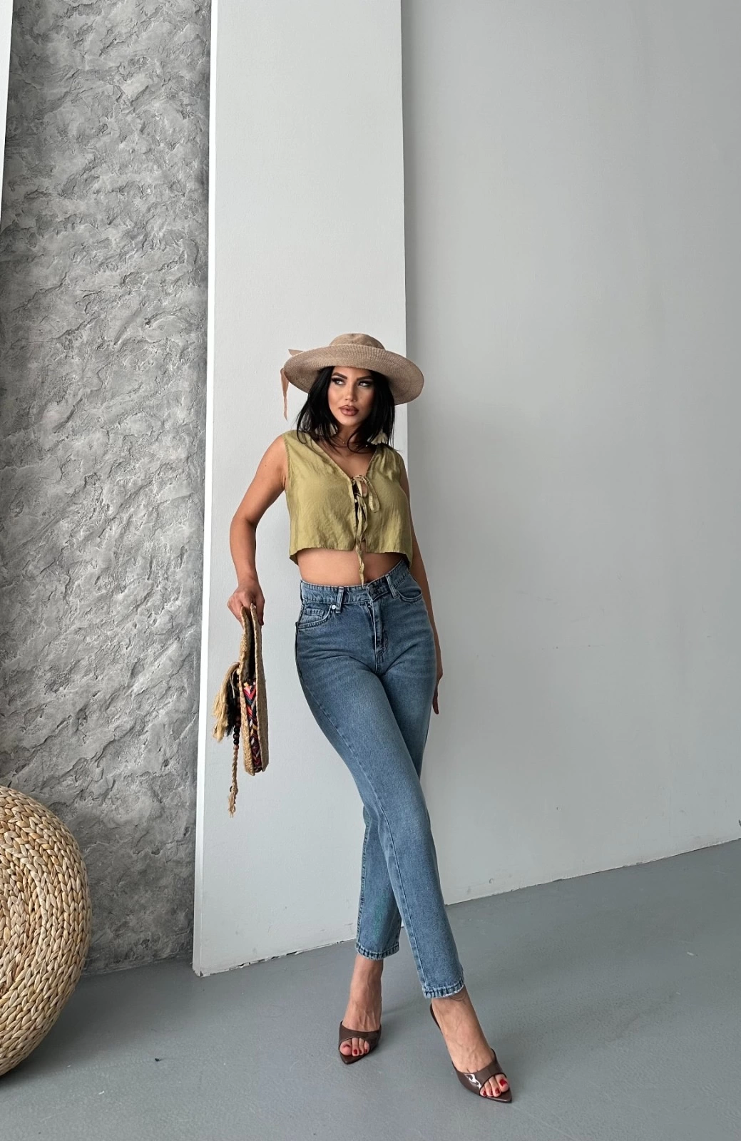 Mom fit bıyık kar yıkama jeans pantolon koyu mavi Mom fit bıyık kar yıkama jeans pantolon koyu mavi