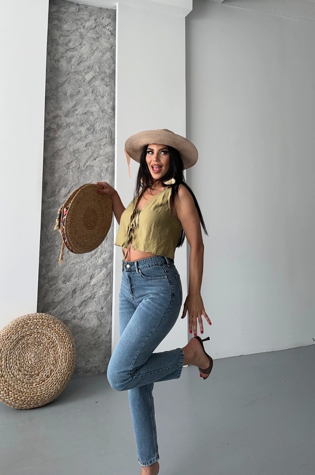 Mom fit bıyık kar yıkama jeans pantolon koyu mavi Mom fit bıyık kar yıkama jeans pantolon koyu mavi