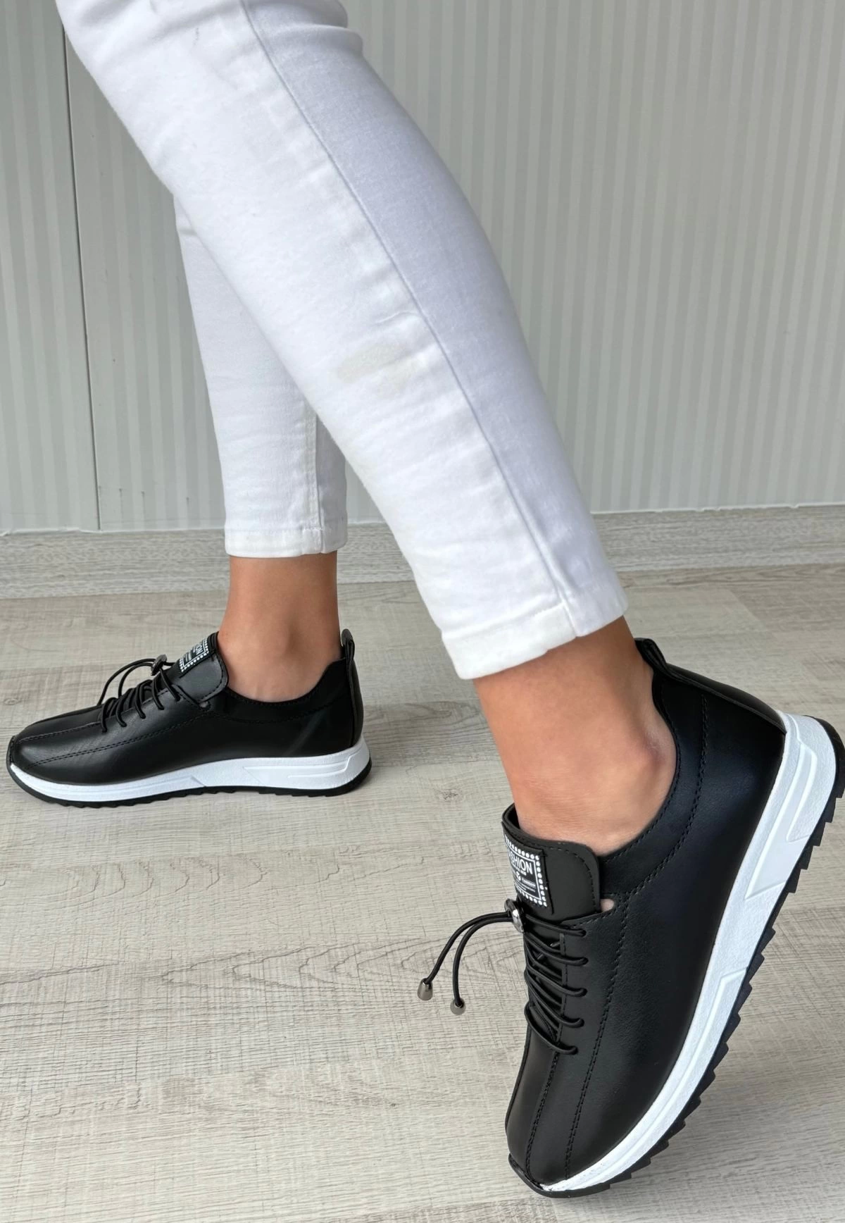 Monya Siyah Cilt Bağcıklı Spor Ayakkabı Monya Siyah Cilt Bağcıklı Spor Ayakkabı