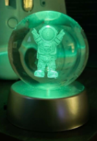CLZ192 Astronot Plastik Altlıklı Işıklı Cam Küre 6cm