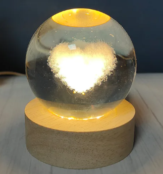 CLZ192 Dekoratif Kalp Tasarımlı Ahşap Altlıklı Işıklı Cam Küre 6cm