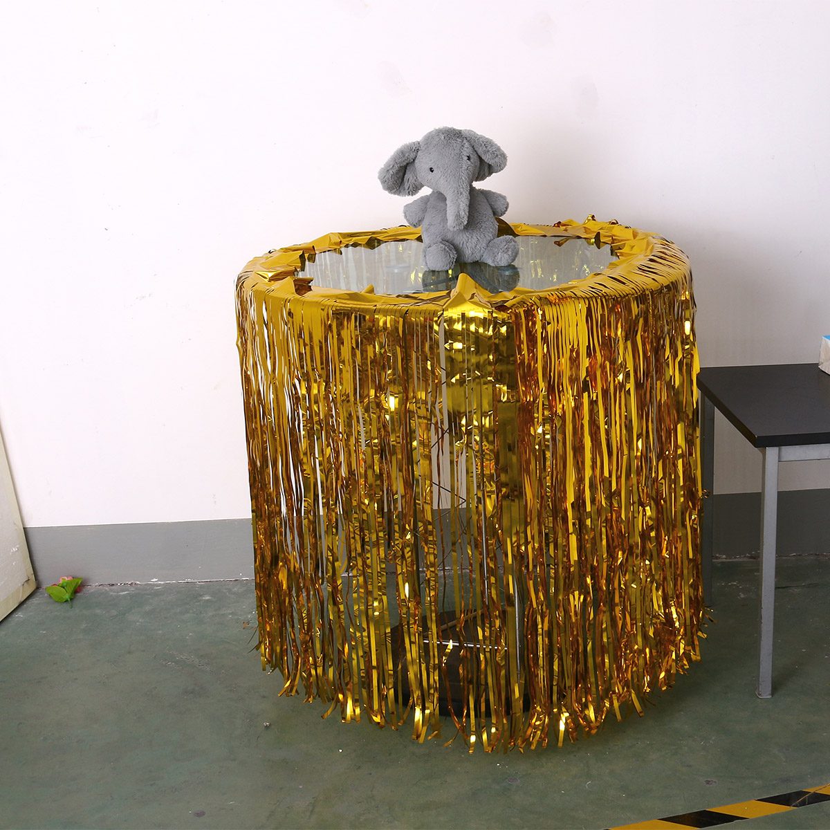 CLZ192 Püsküllü Işıltılı Metalize Altın Renk Masa Eteği 75 cm x 4 m (4172)