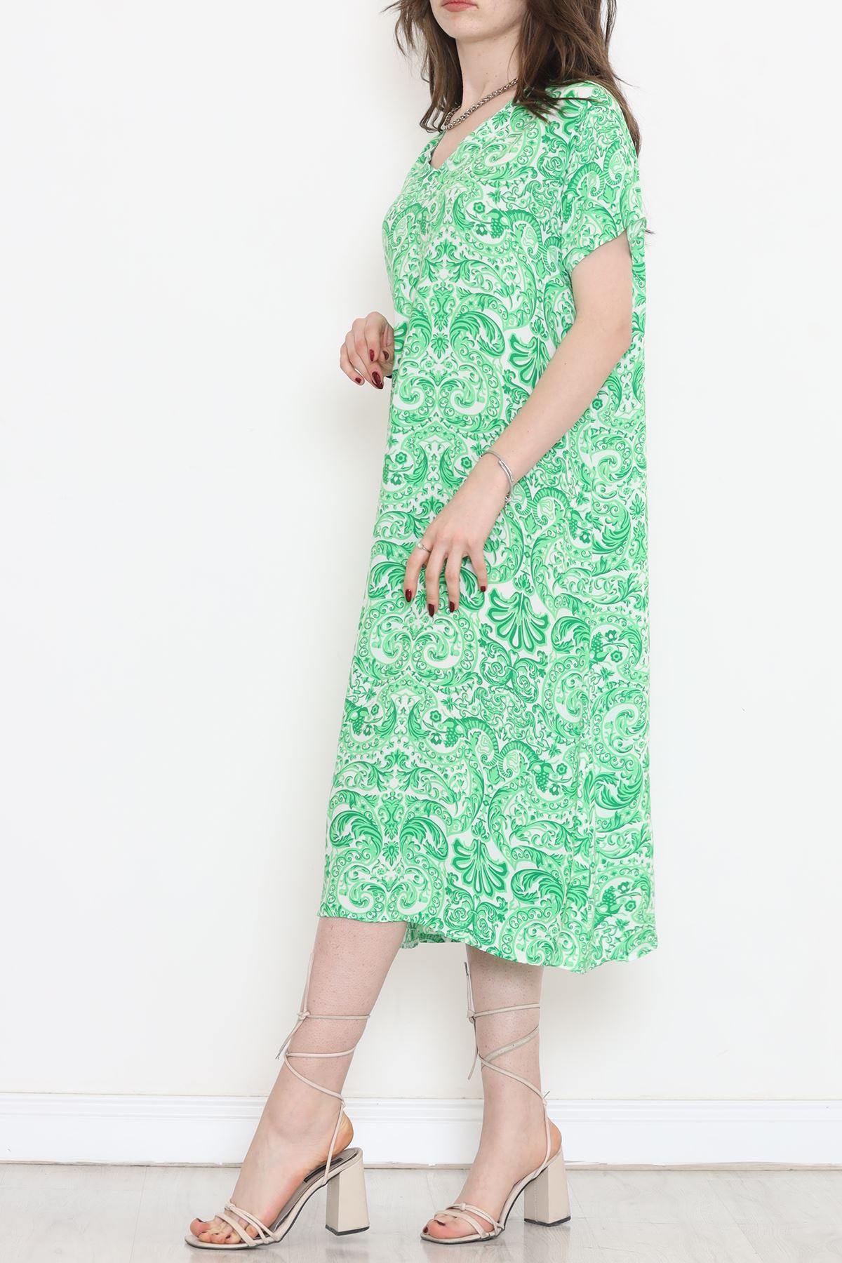 CLZ275 V Yaka Desenli Elbise Yeşilbeyaz