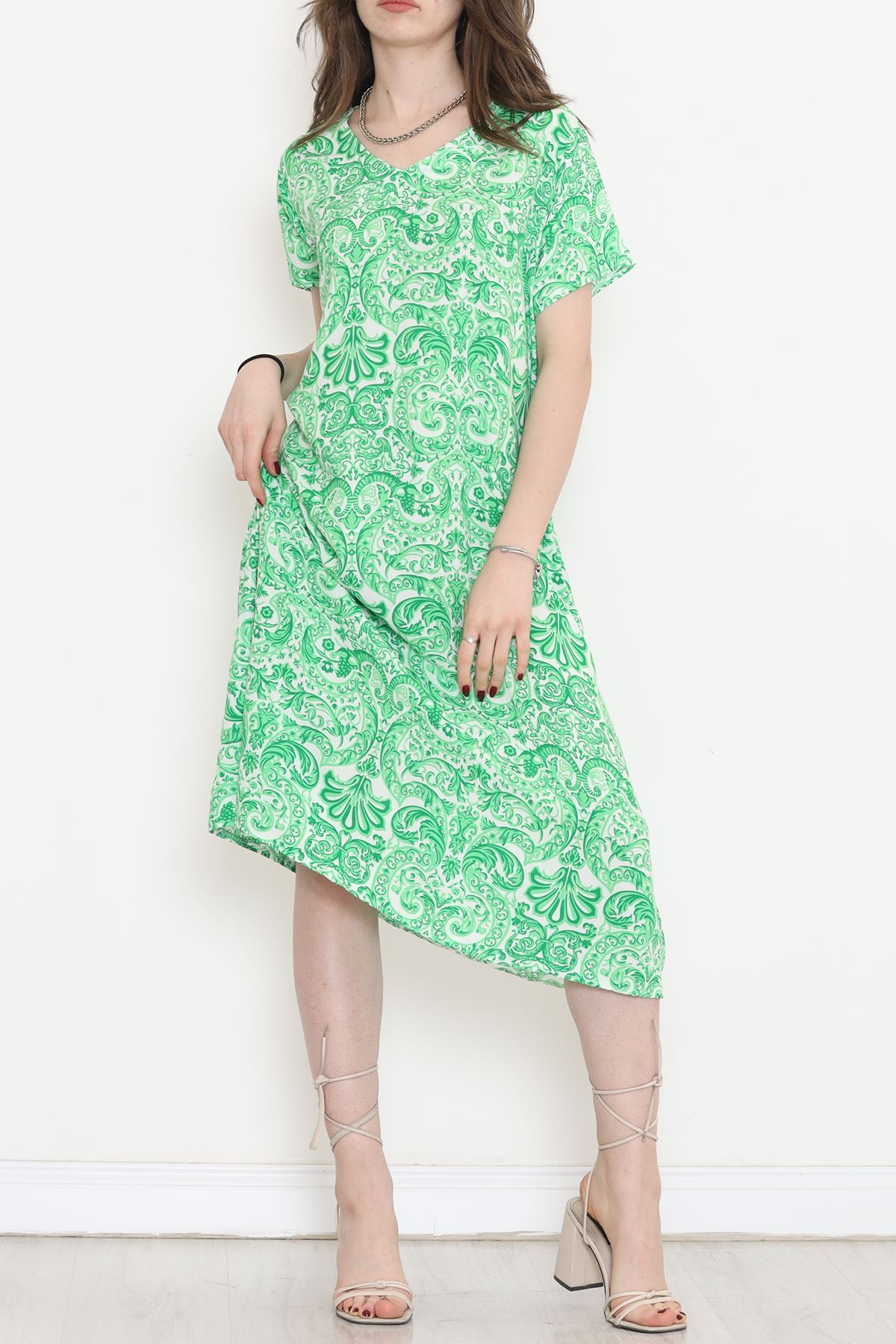 CLZ275 V Yaka Desenli Elbise Yeşilbeyaz