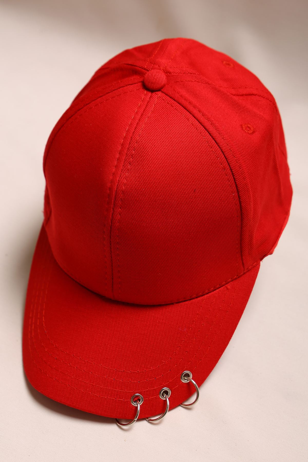 CLZ275 Kanca Detay Spor Şapka Kırmızı
