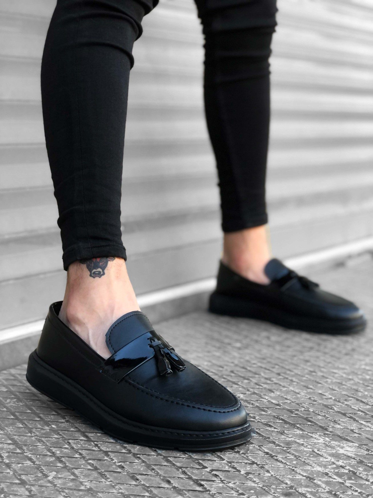 CLZ946 Bağcıksız Yüksek Taban Klasik Siyah Parlak Kuşaklı Püsküllü Erkek Ayakkabı
