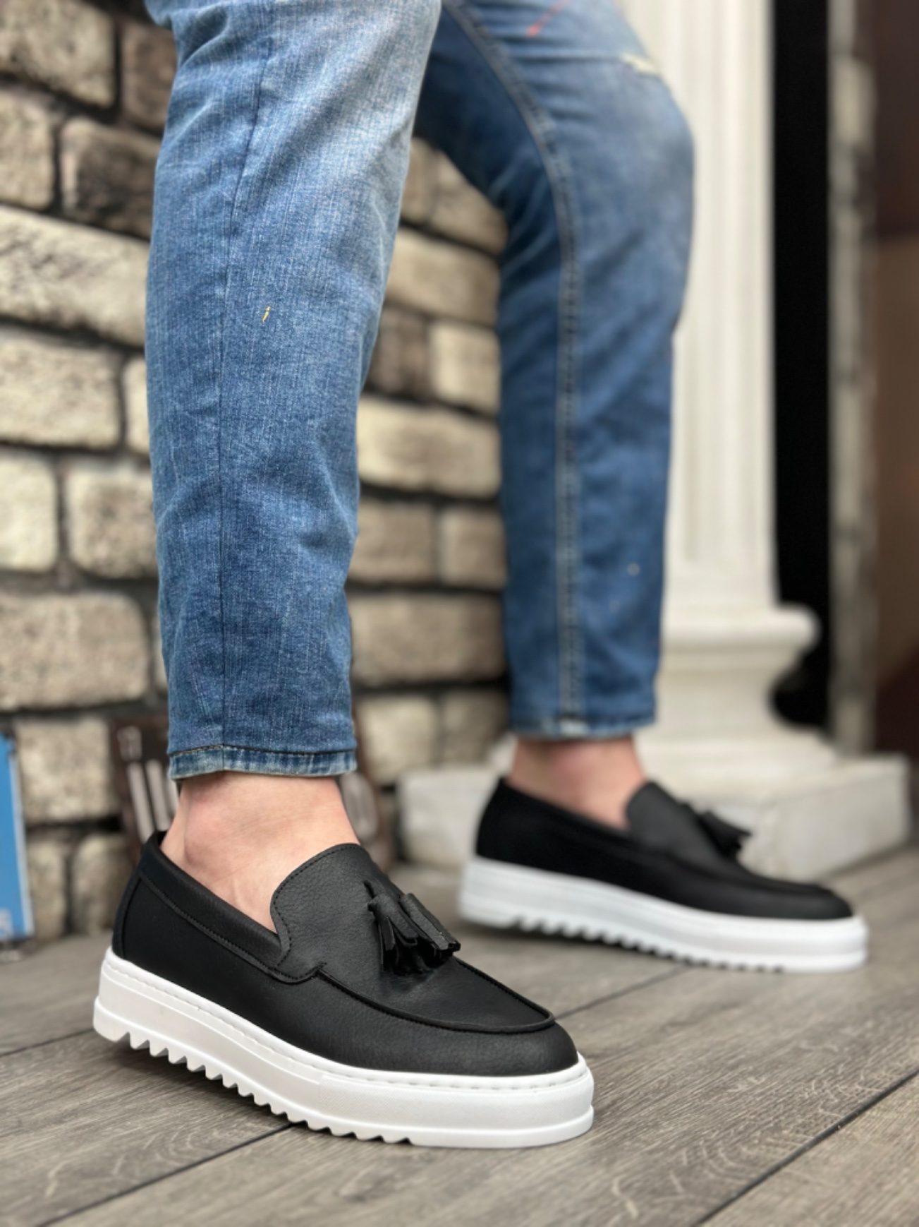 CLZ946 Bağcıksız Yüksek Taban Cilt Siyah Renk Beyaz Taban Püsküllü Erkek Ayakkabı