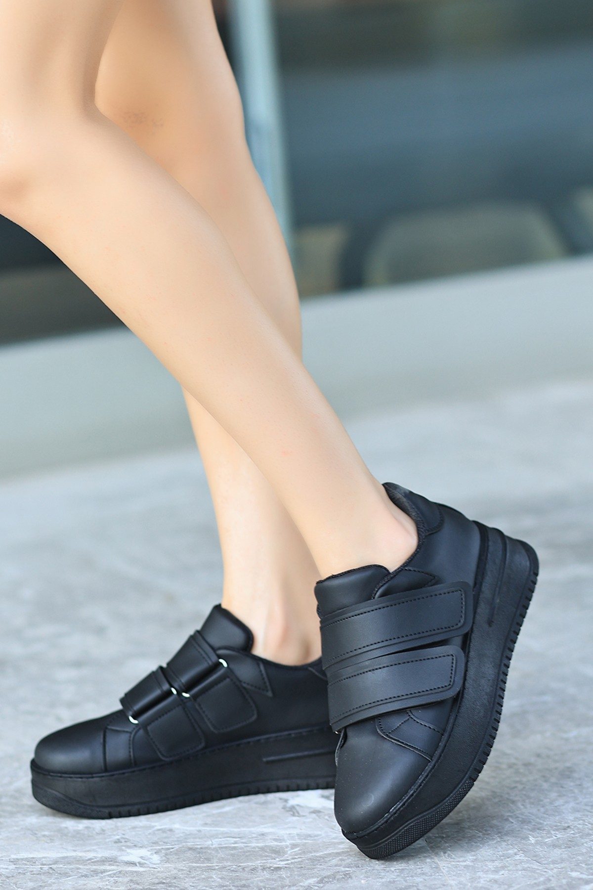 CLZ943 Siyah Cilt Cırt Cırtlı Spor Ayakkabı