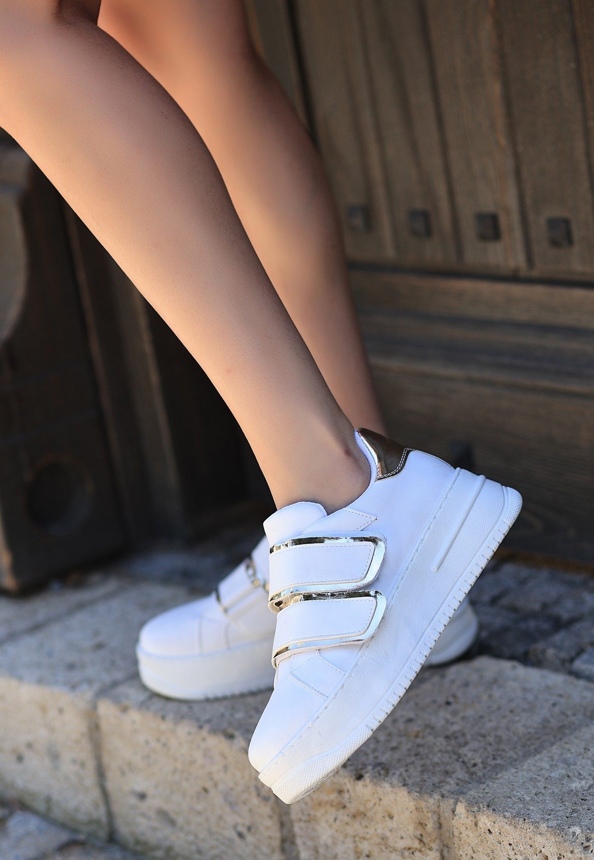 CLZ741 - Beyaz Cilt Gold Detaylı Spor Ayakkabı