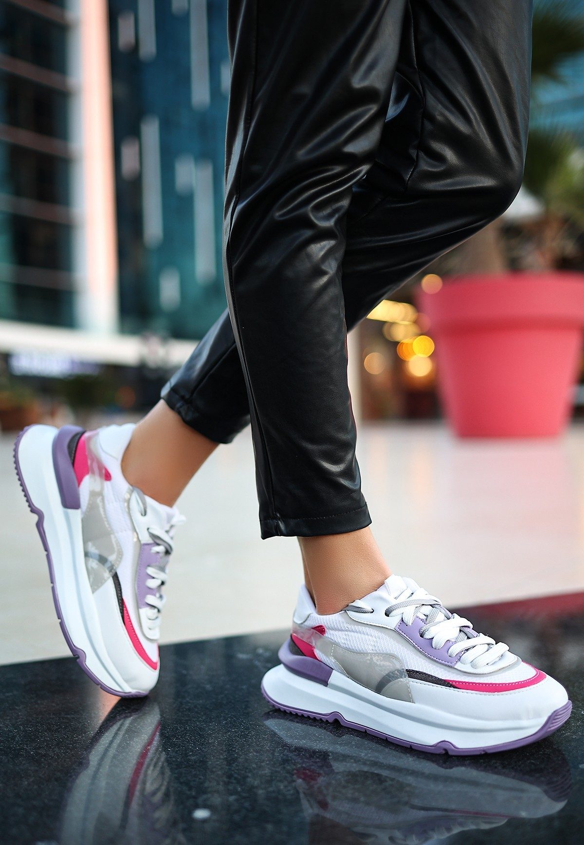 CLZ741 - Beyaz Cilt Lila Detaylı Spor Ayakkabı