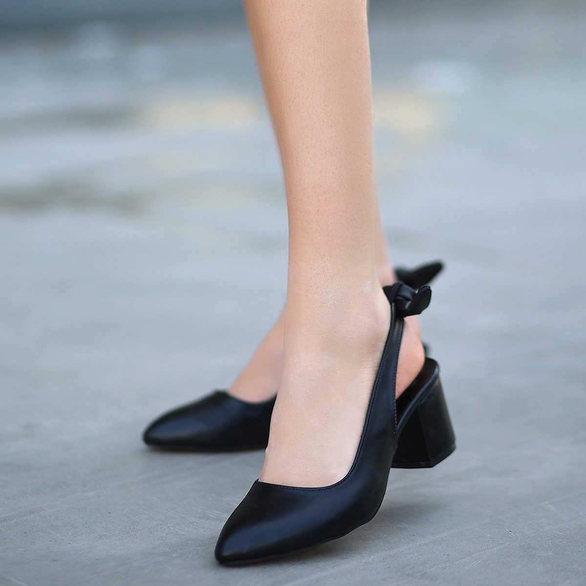 CLZ943 Siyah Cilt Topuklu Ayakkabı