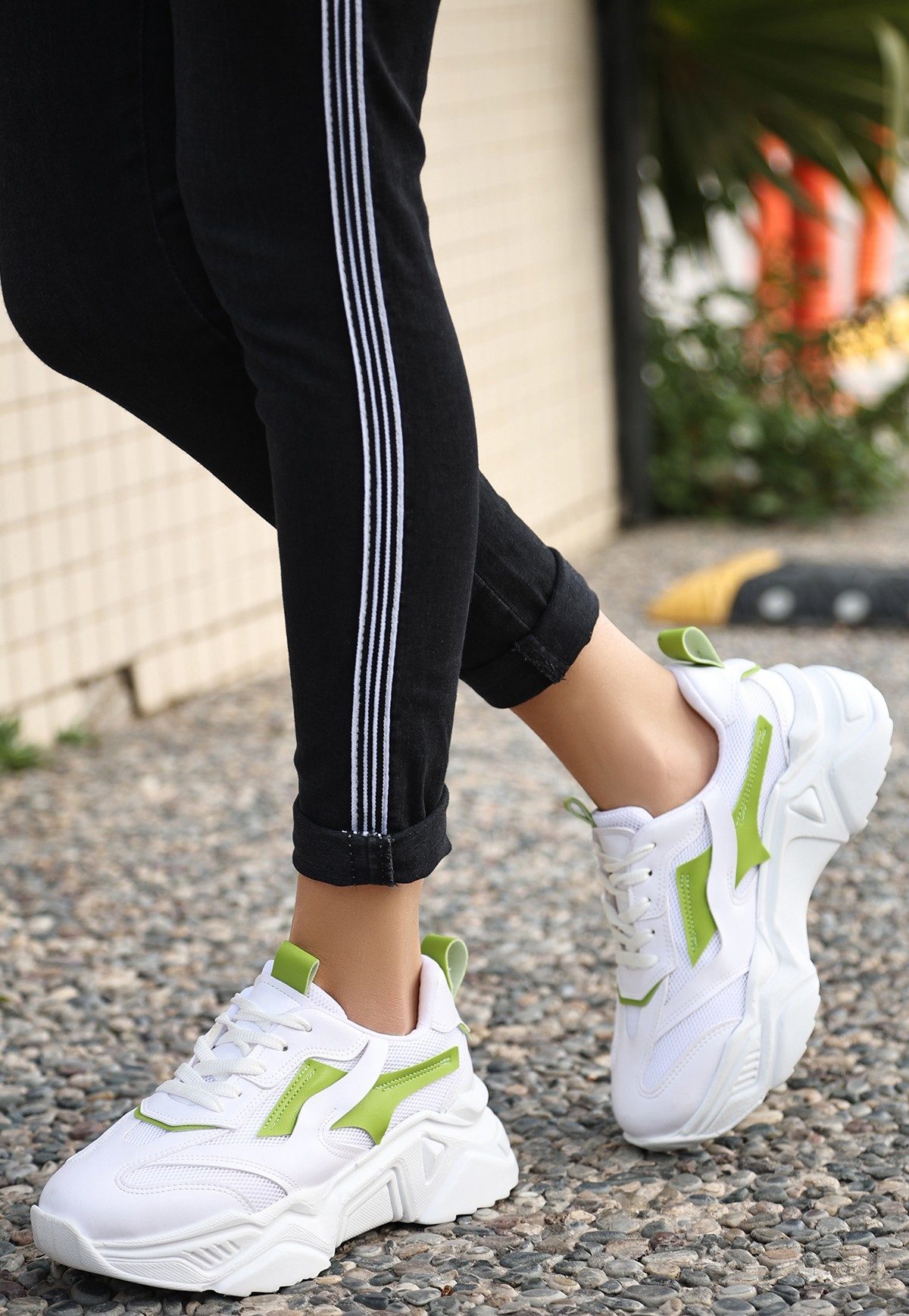 CLZ943 Beyaz Cilt Yeşil Detaylı Bağcıklı Spor Ayakkabı