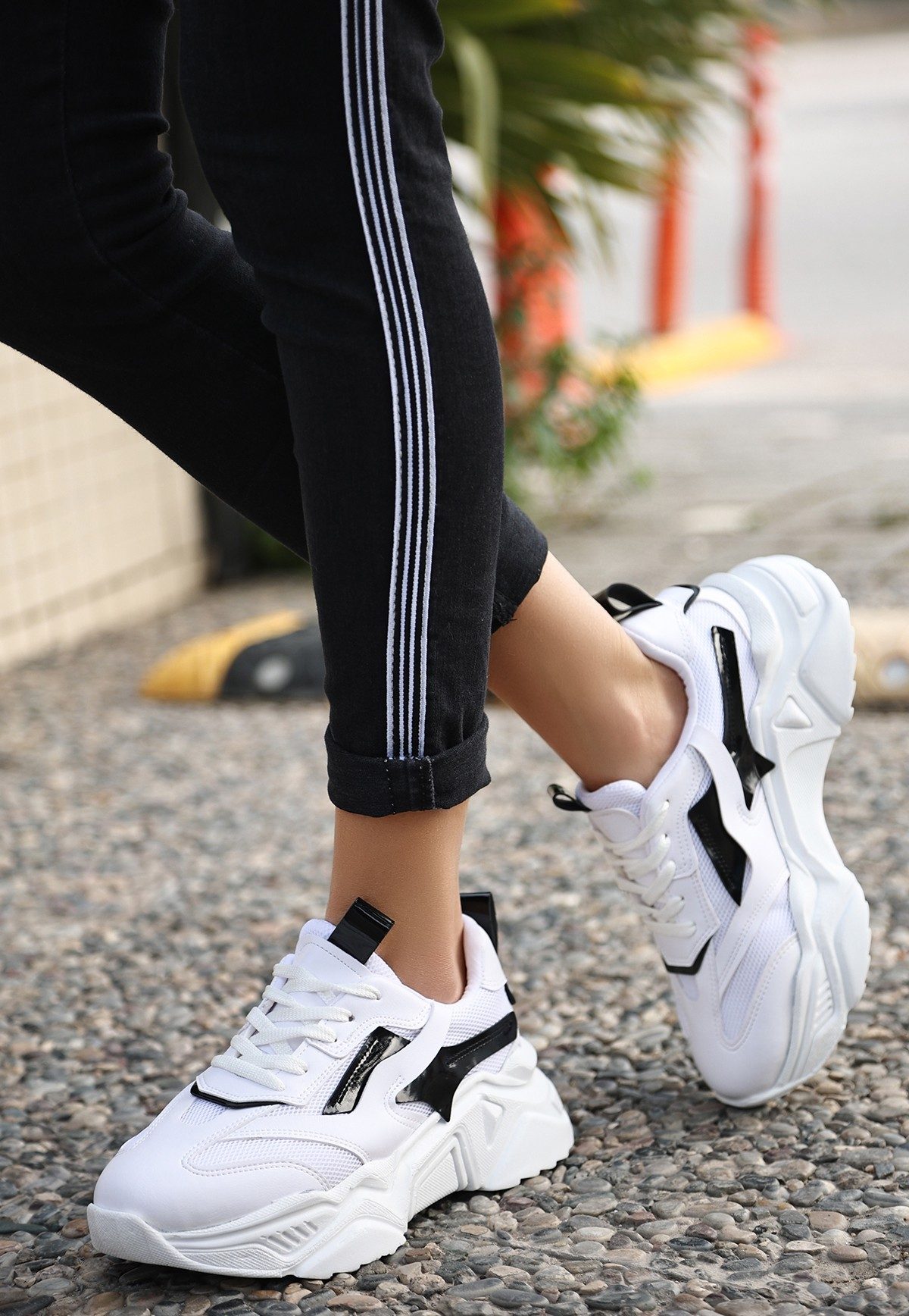 CLZ943 Beyaz Cilt Siyah Detaylı Bağcıklı Spor Ayakkabı