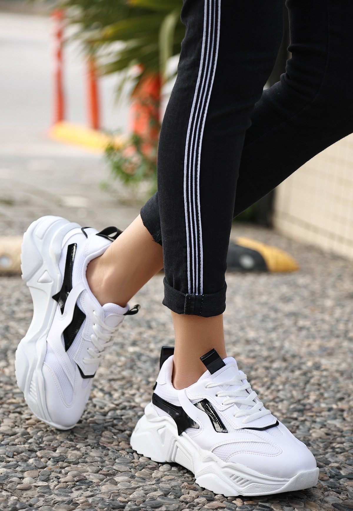 CLZ943 Beyaz Cilt Siyah Detaylı Bağcıklı Spor Ayakkabı