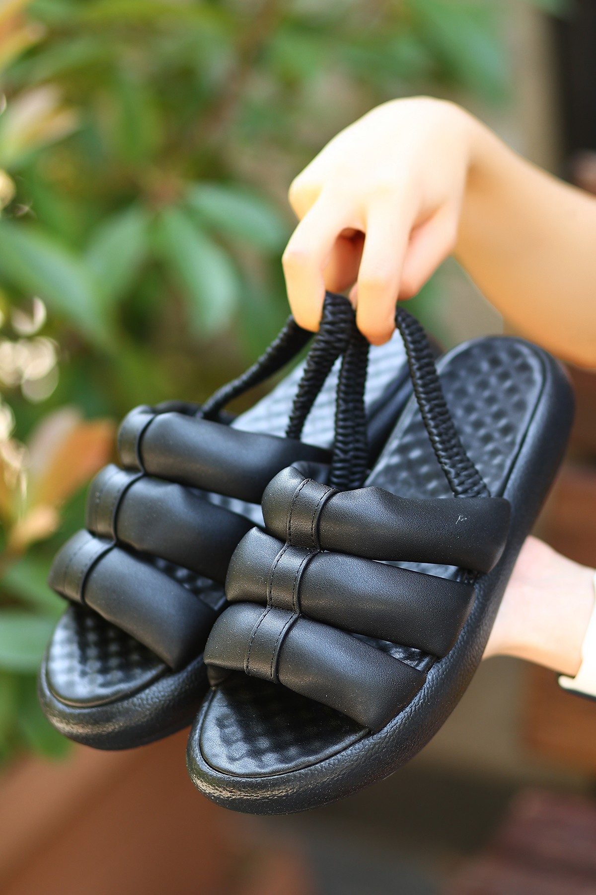 CLZ943 Siyah Cilt Sandalet