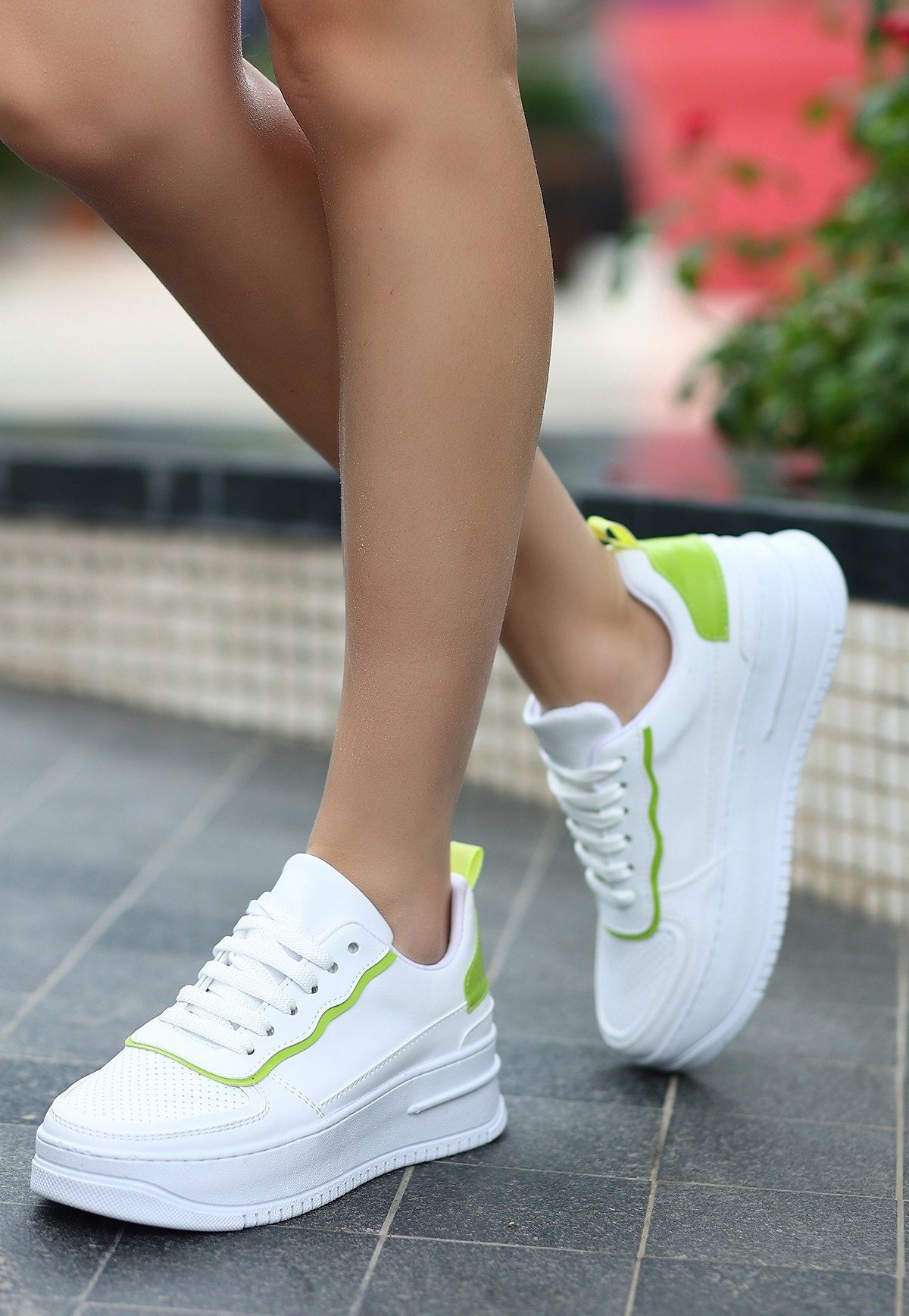 CLZ741 - Beyaz Cilt Yeşil Detaylı Bağcıklı Spor Ayakkabı