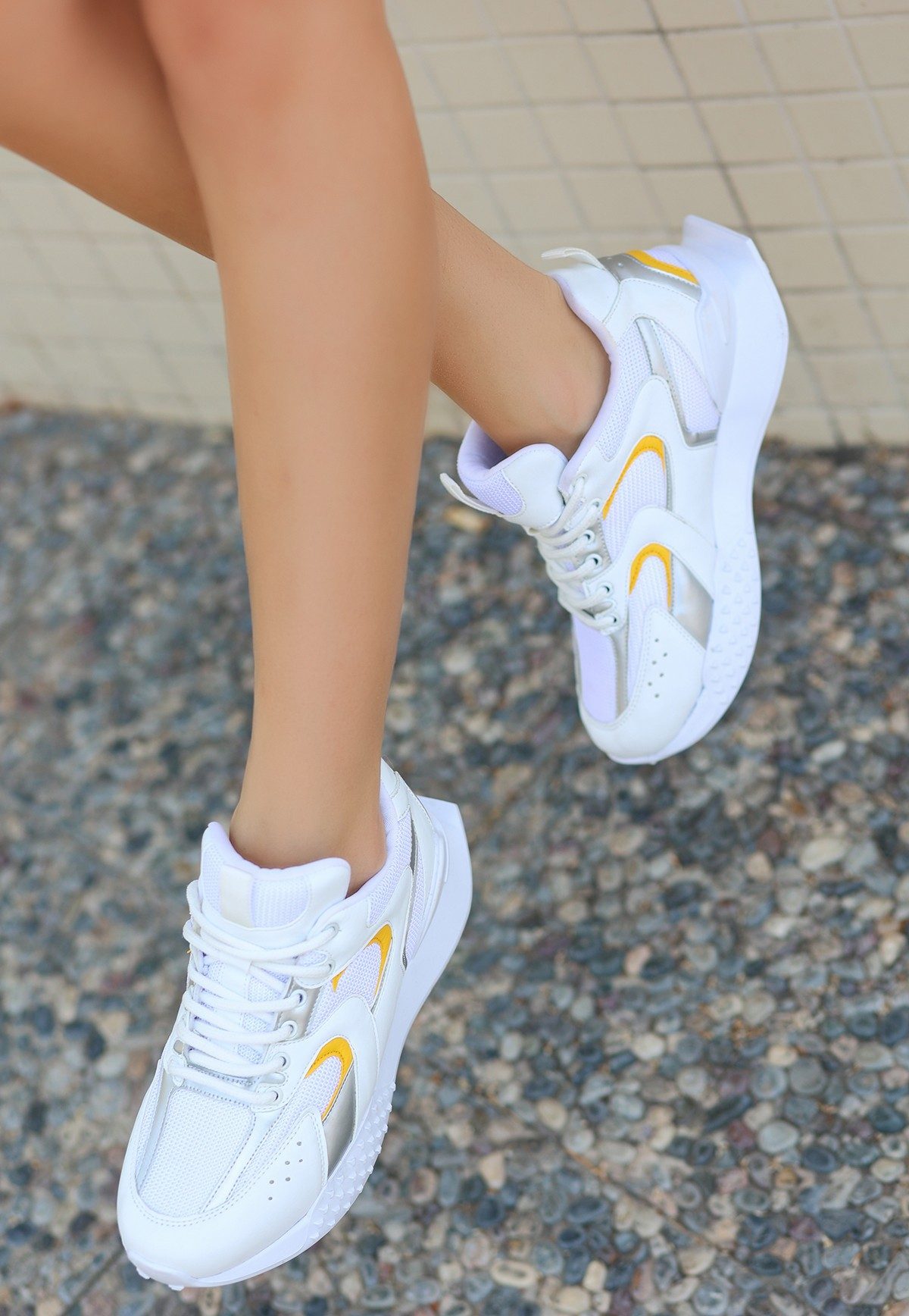 CLZ741 - Beyaz Cilt Sarı Detaylı Spor Ayakkabı