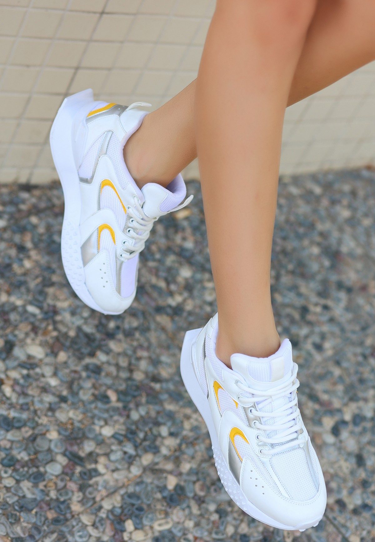 CLZ741 - Beyaz Cilt Sarı Detaylı Spor Ayakkabı