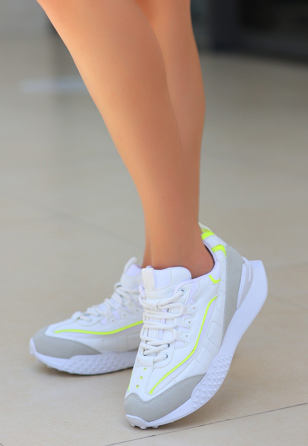 CLZ741 - Beyaz Cilt Yeşil Detaylı Spor Ayakkabı
