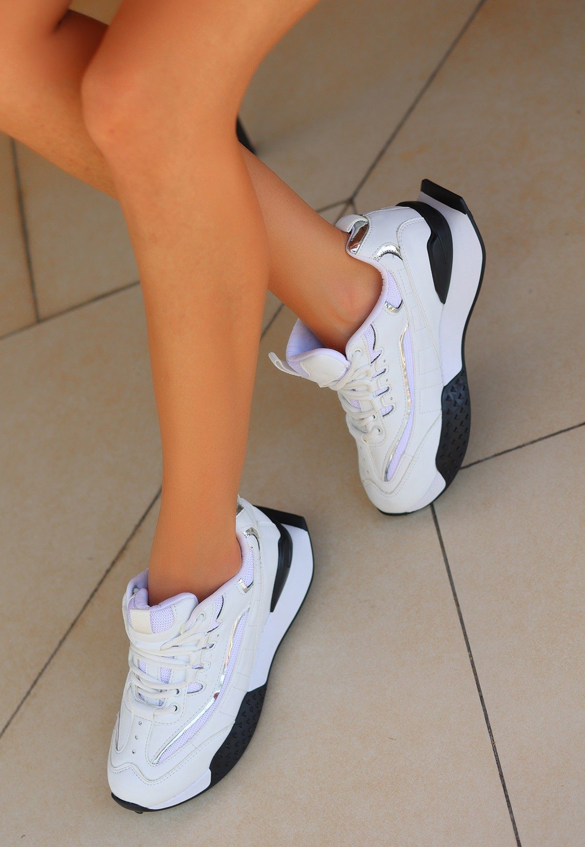 CLZ741 - Beyaz Cilt Gümüş Detaylı Spor Ayakkabı