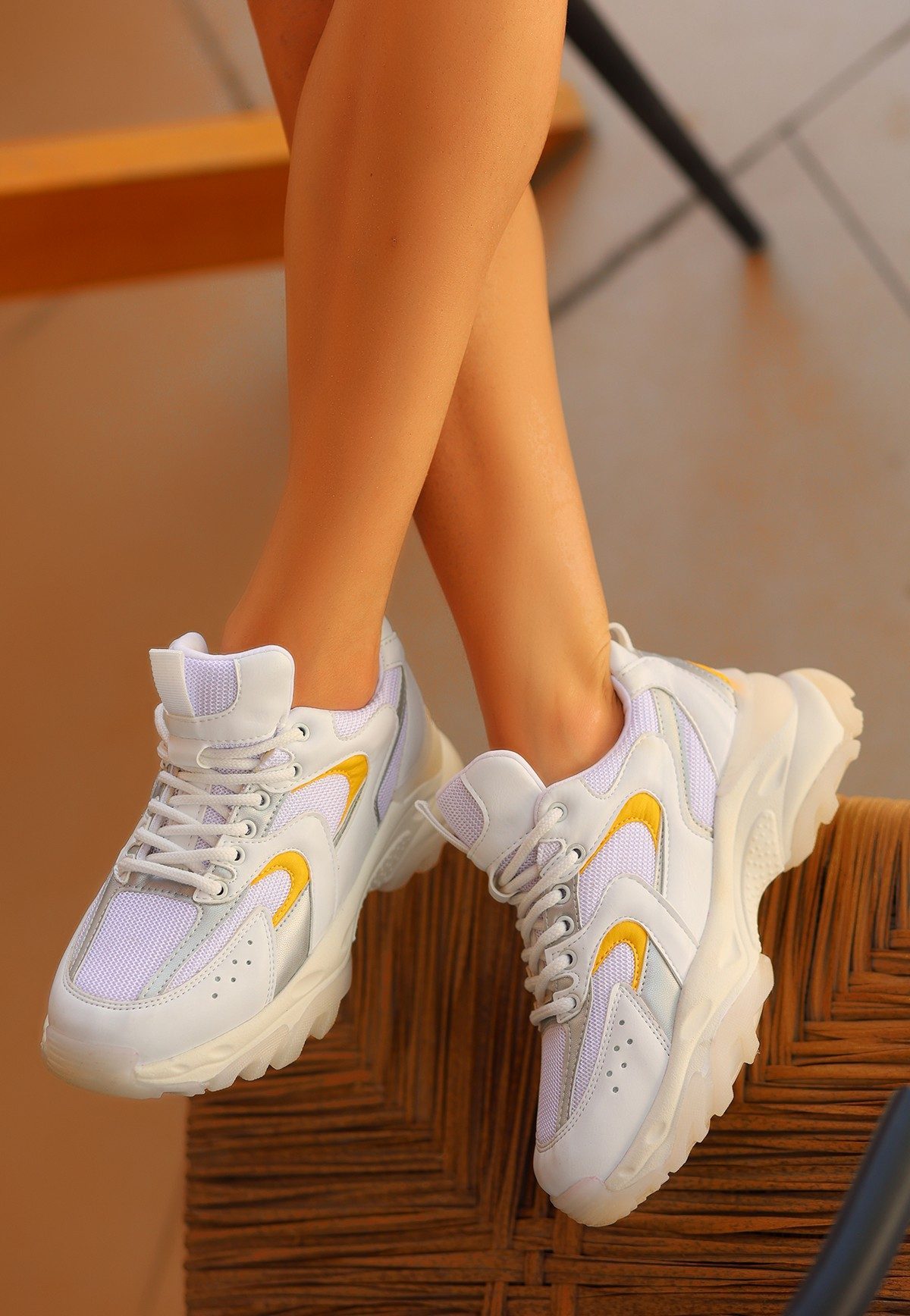 CLZ741 - Beyaz Cilt Hardal Detaylı Spor Ayakkabı