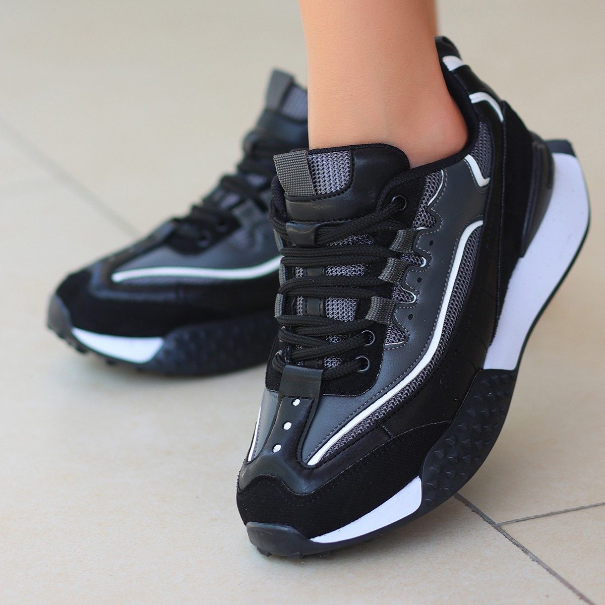 CLZ741 - Siyah Cilt Beyaz Detaylı Spor Ayakkabı