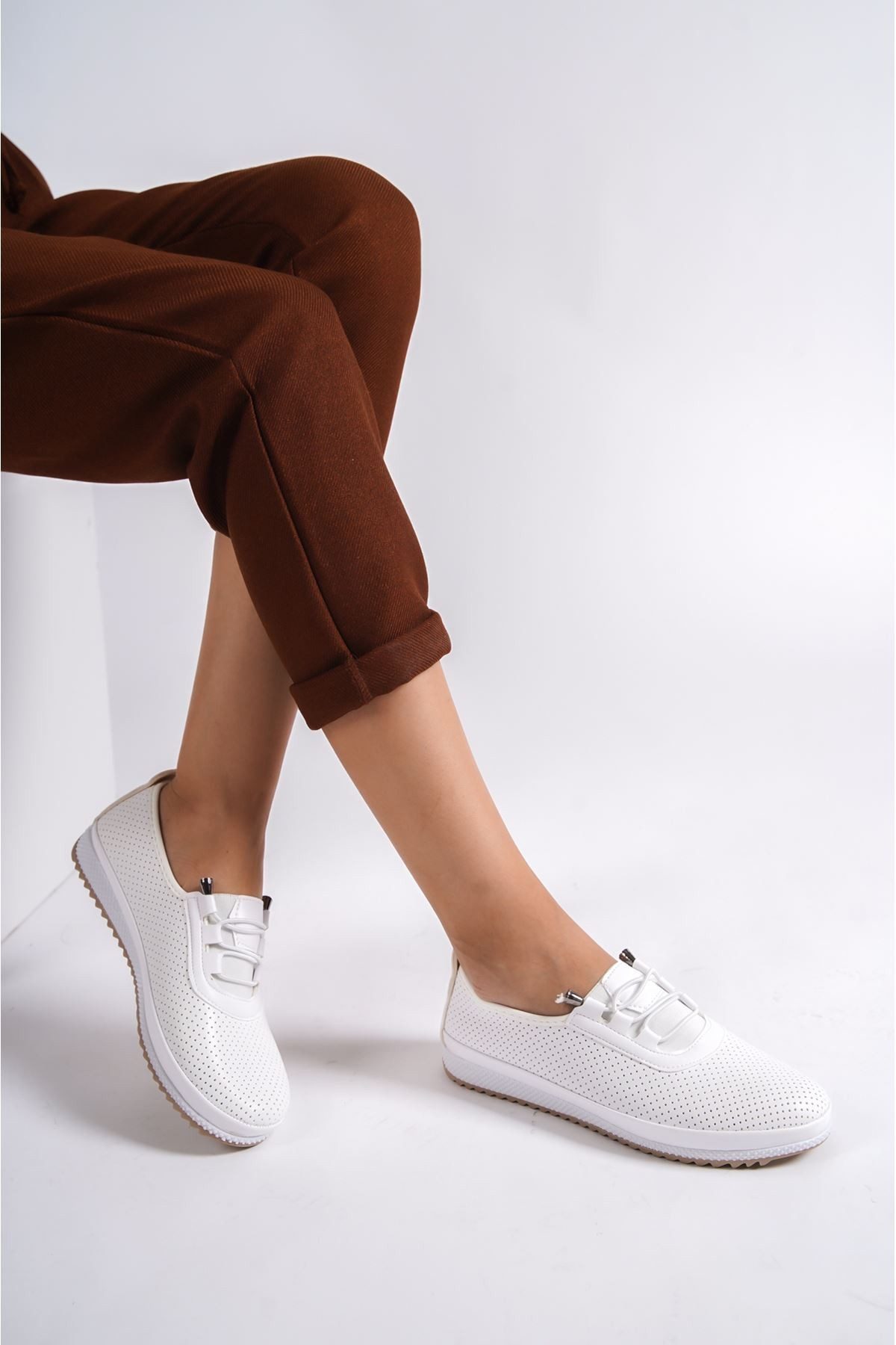 CLZ741 - Beyaz Cilt Babet Ayakkabı