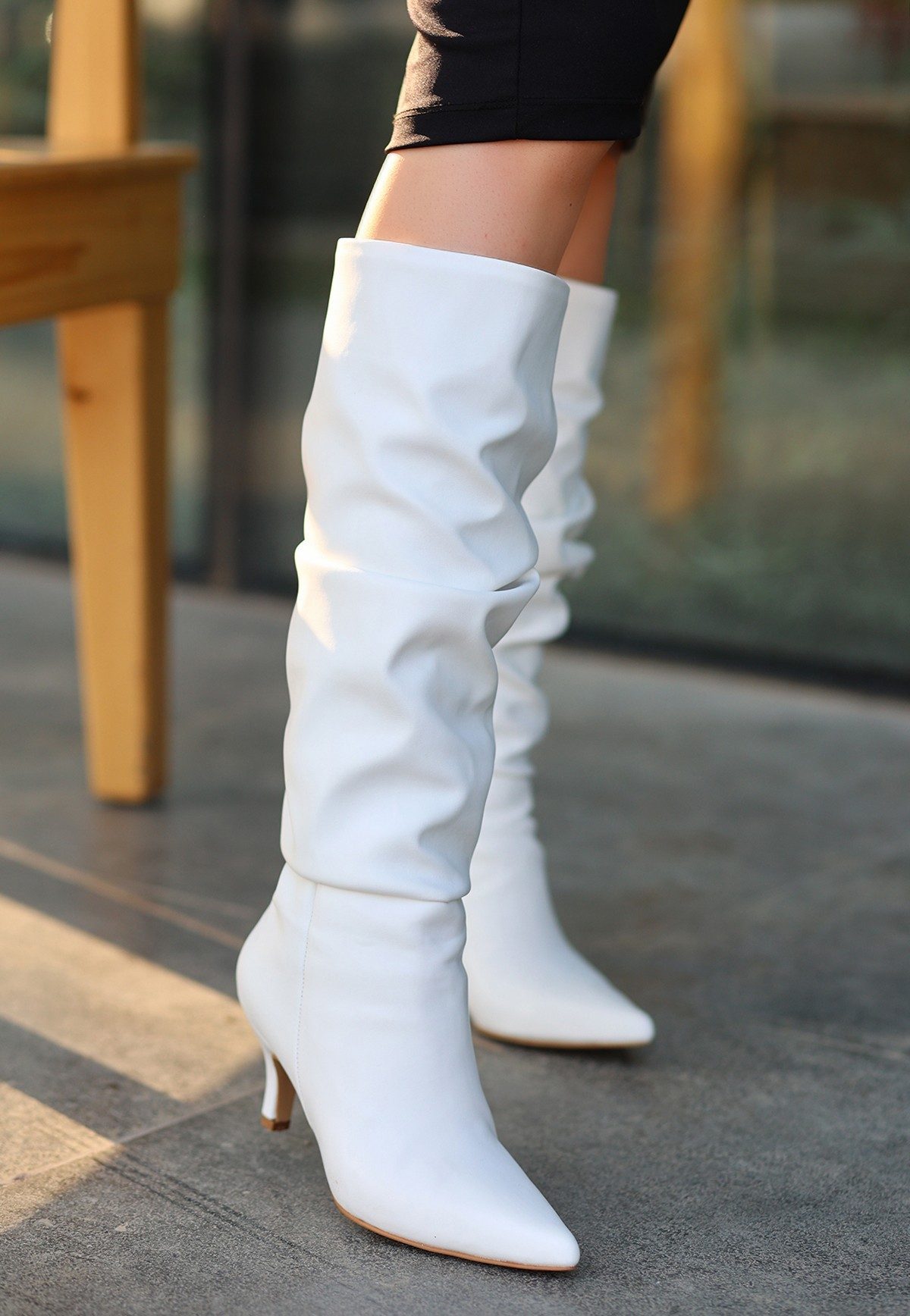 CLZ741 - Beyaz Cilt Topuklu Çizme