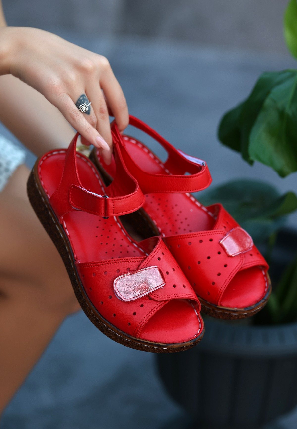 CLZ943 Kırmızı Cilt Sandalet