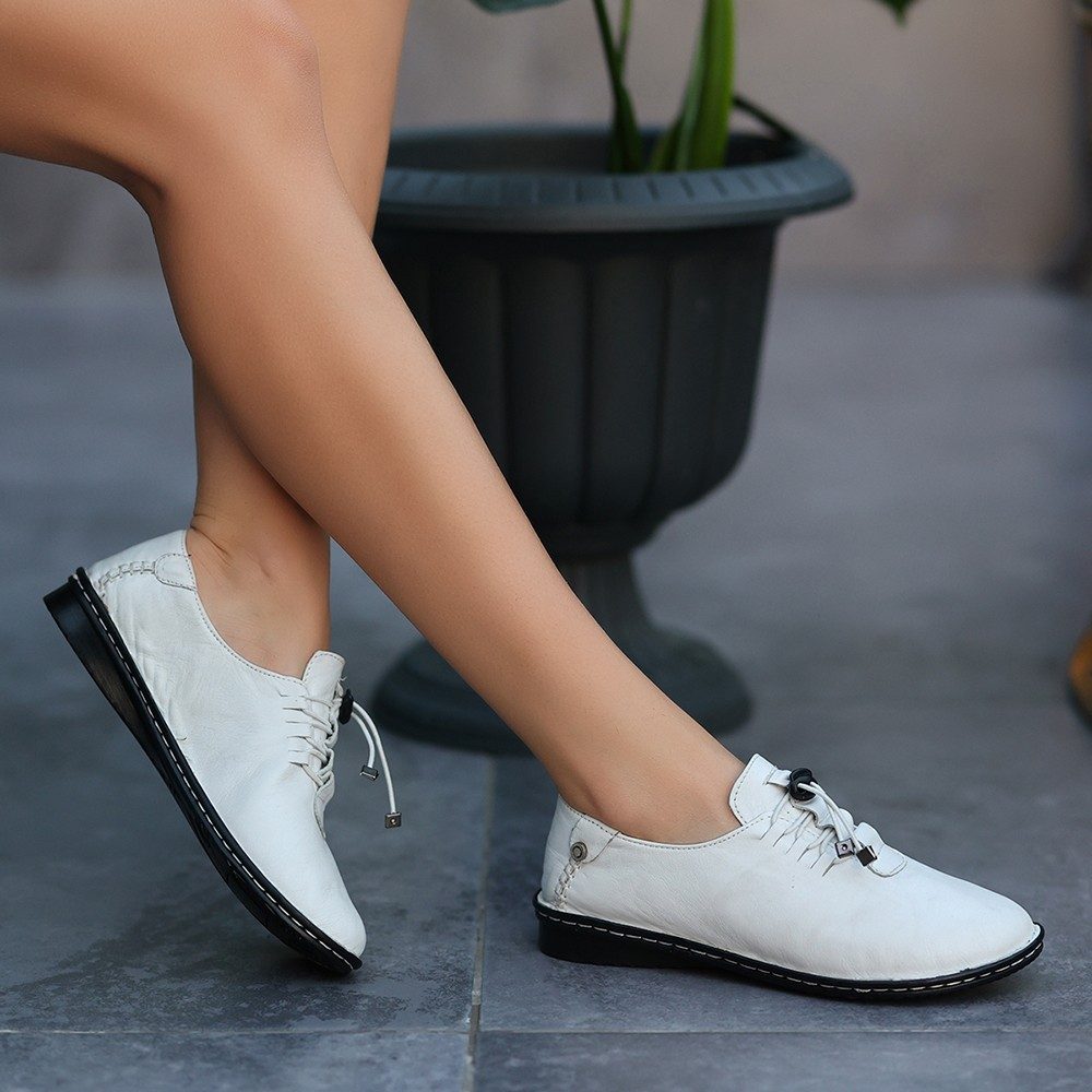 CLZ741 - Beyaz Cilt Bağcık Detaylı Babet Ayakkabı