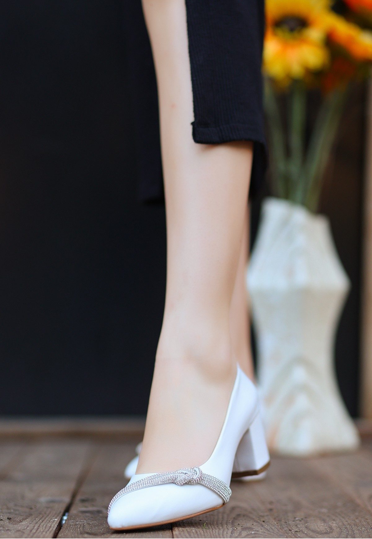 CLZ943 Beyaz Cilt Topuklu Ayakkabı