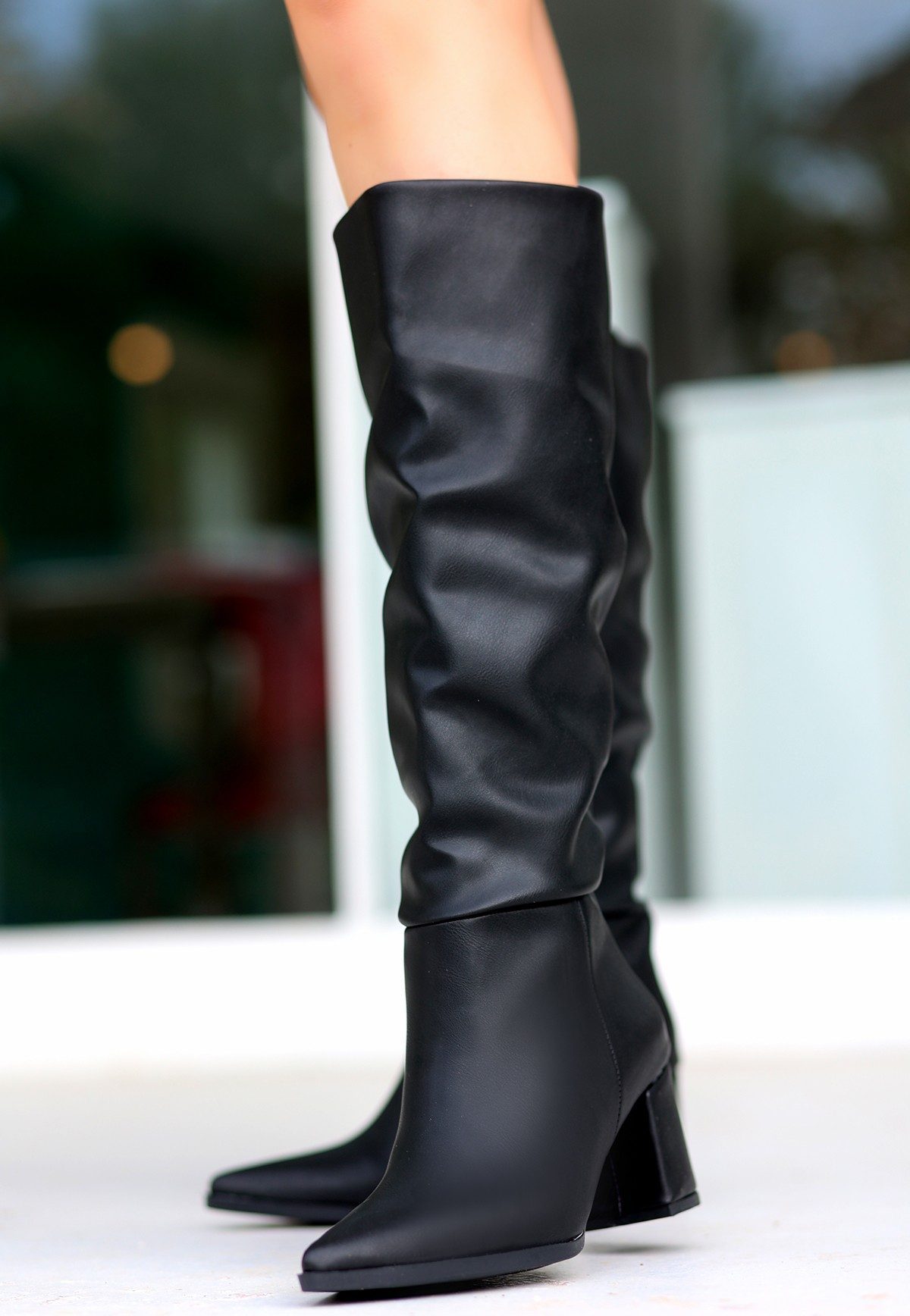 CLZ943 Siyah Cilt Topuklu Çizme