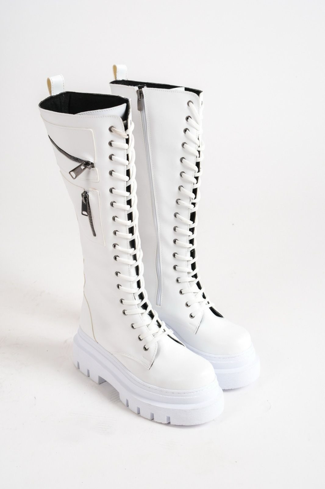 CLZ943 Beyaz Cilt Bağcıklı Çizme