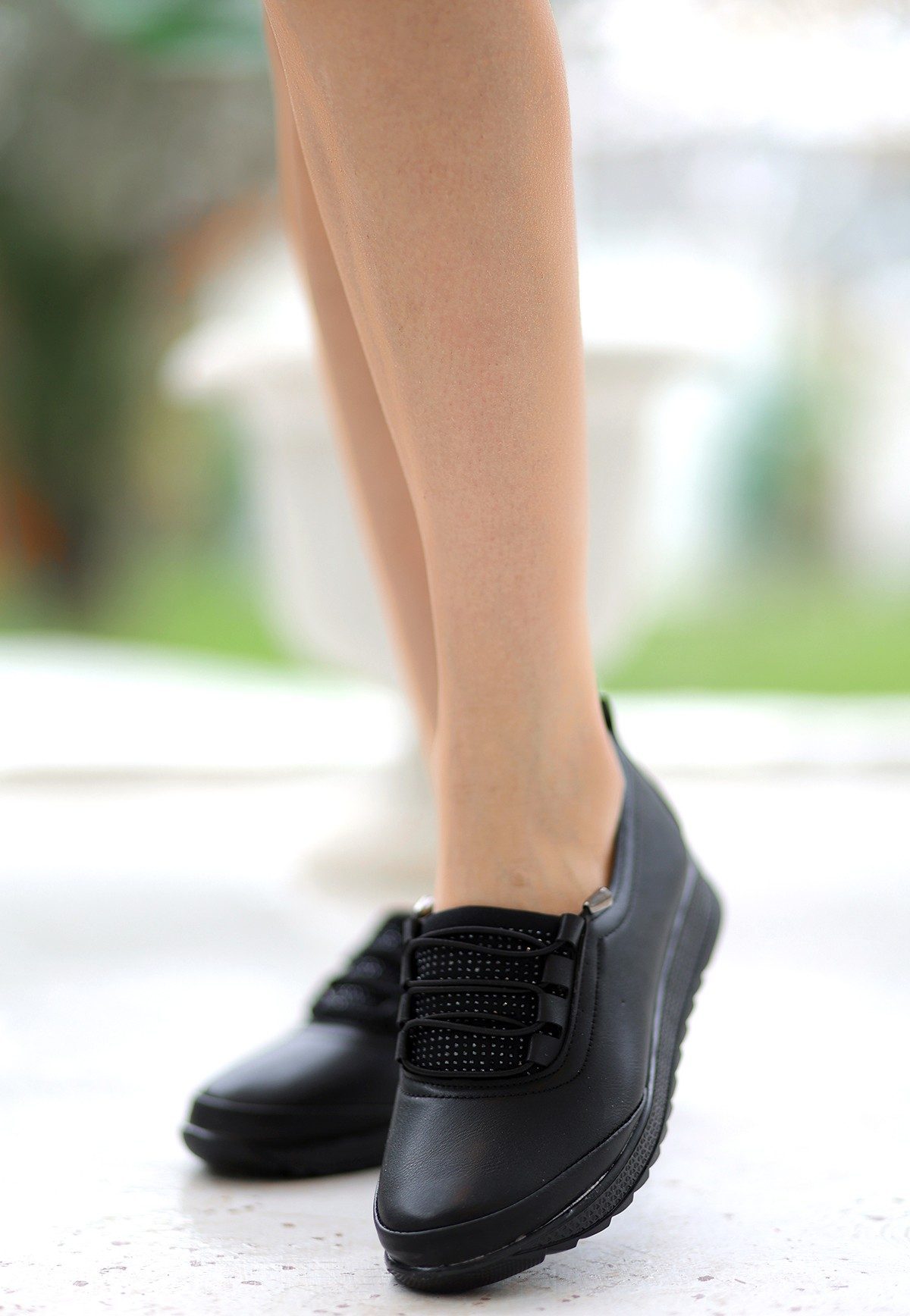CLZ943 Siyah Cilt Boncuk Detaylı Spor Ayakkabı