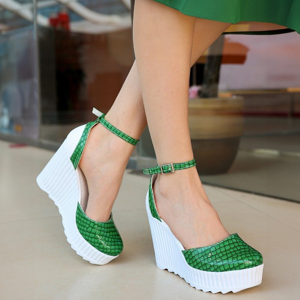 CLZ943 Yeşil Rugan Dolgu Topuk Ayakkabı