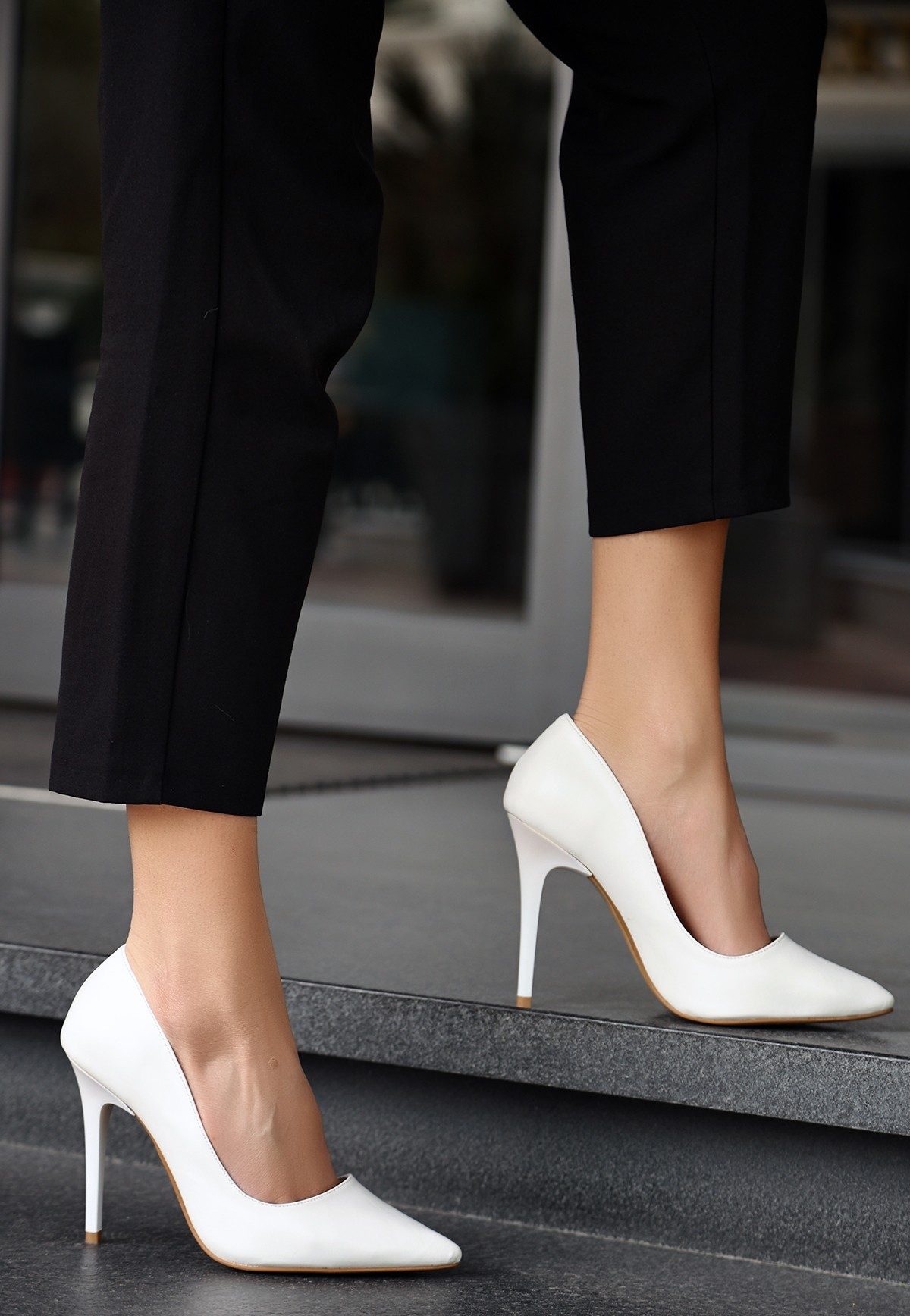 CLZ943 Beyaz Cilt Stiletto Ayakkabı