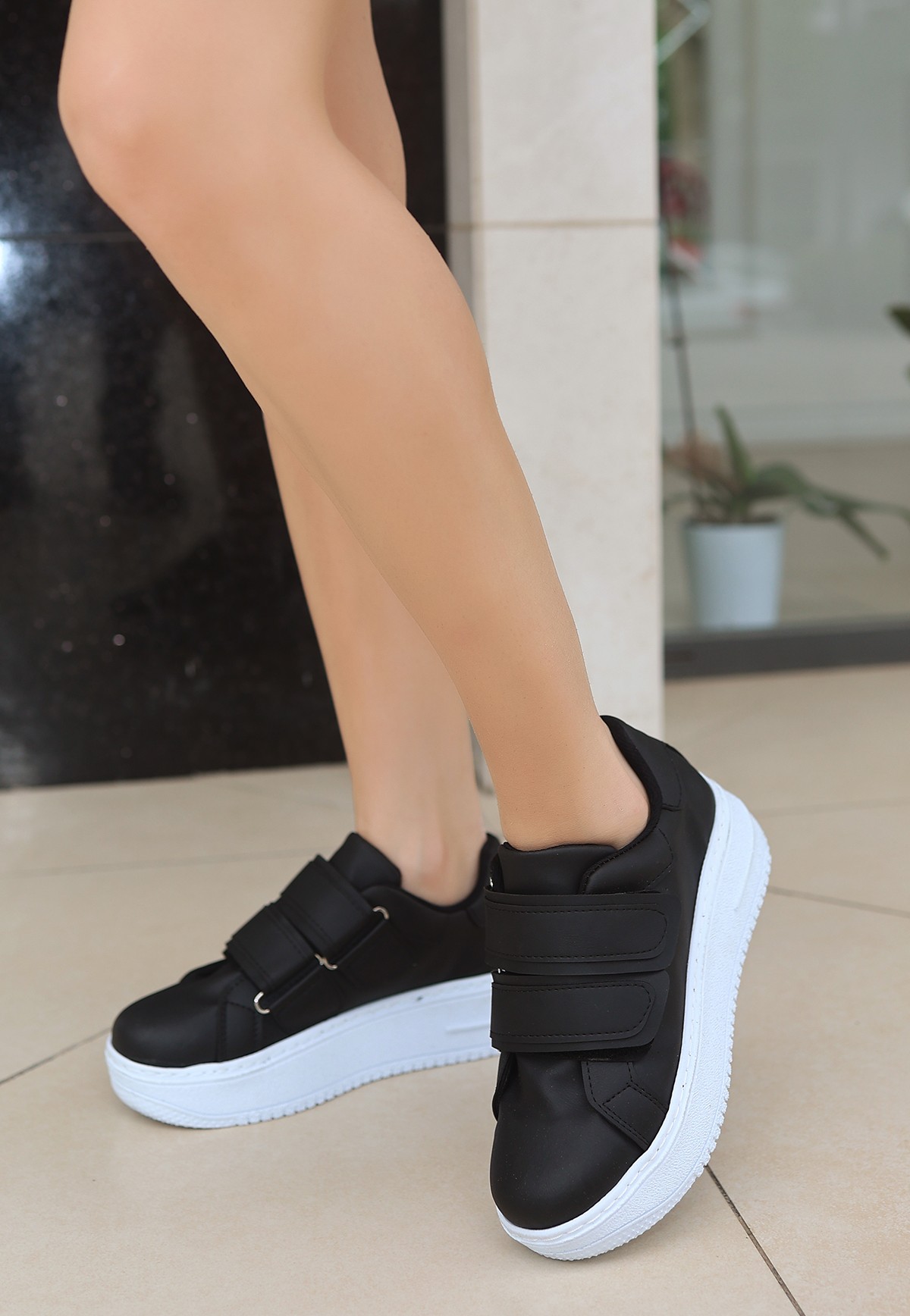 CLZ943 Siyah Cilt Beyaz Tabanlı Spor Ayakkabı