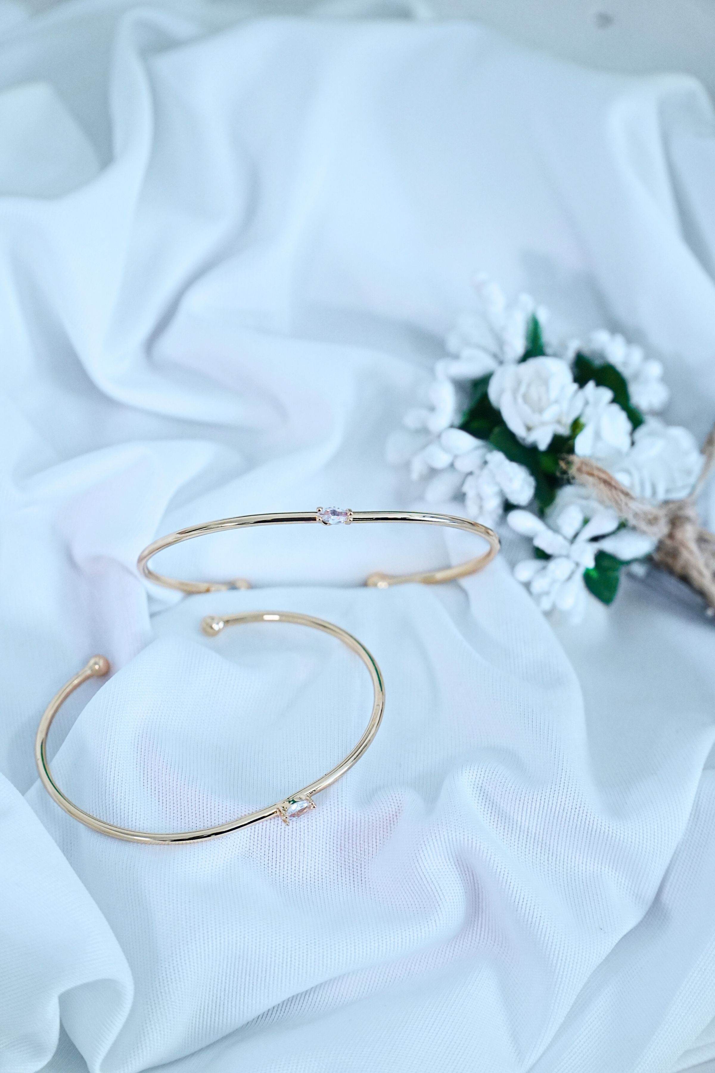 Gold Renk Kelepçe Model Zirkon Taşlı Çelik Bileklik Kaliteli Gold Renk Kelepçe Model Zirkon Taşlı Çelik Bileklik Kaliteli