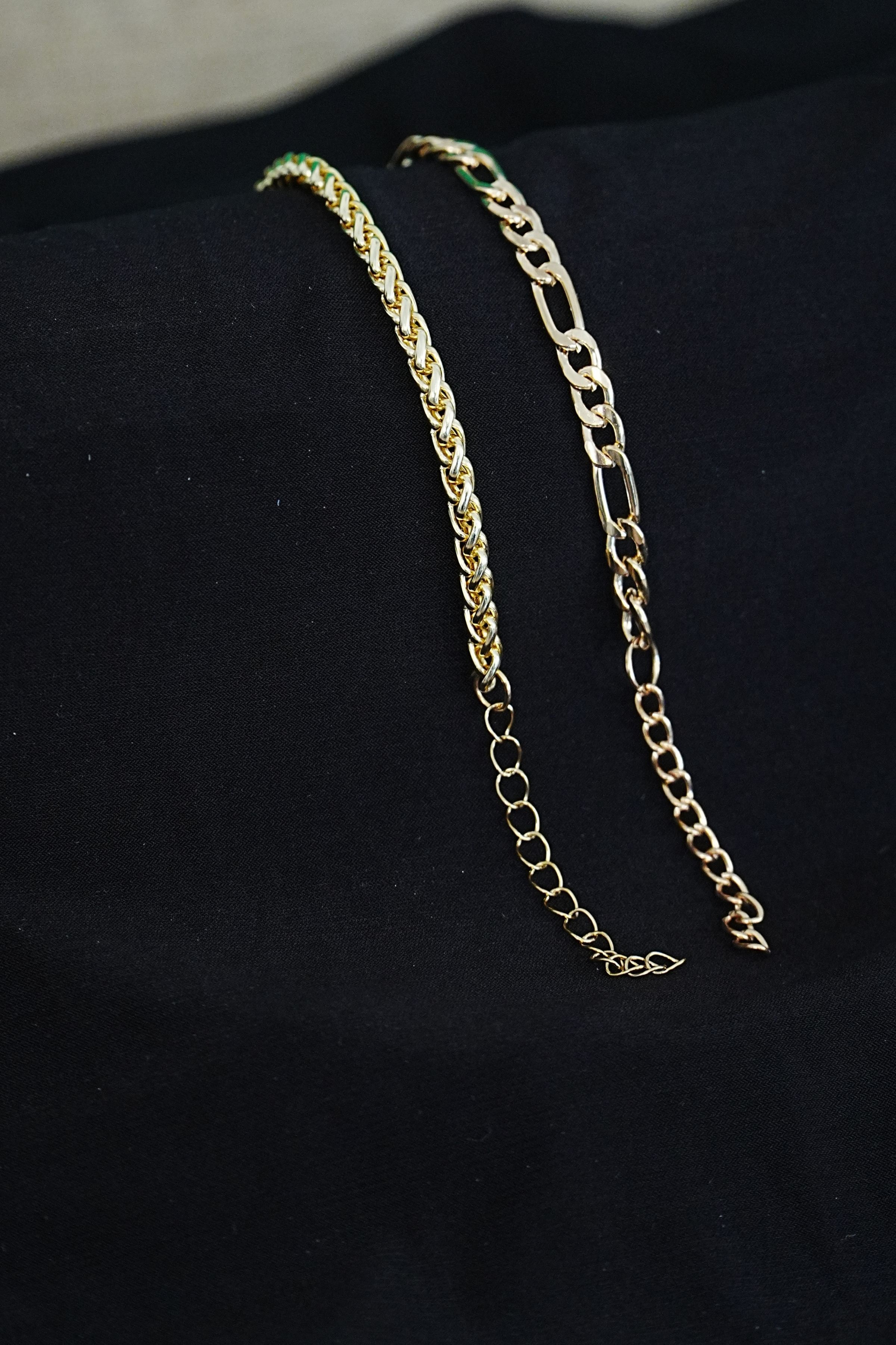 Kombin Bileklik Gold Renk Şavin ve Burgu Model Kombin Bileklik Gold Renk Şavin ve Burgu Model