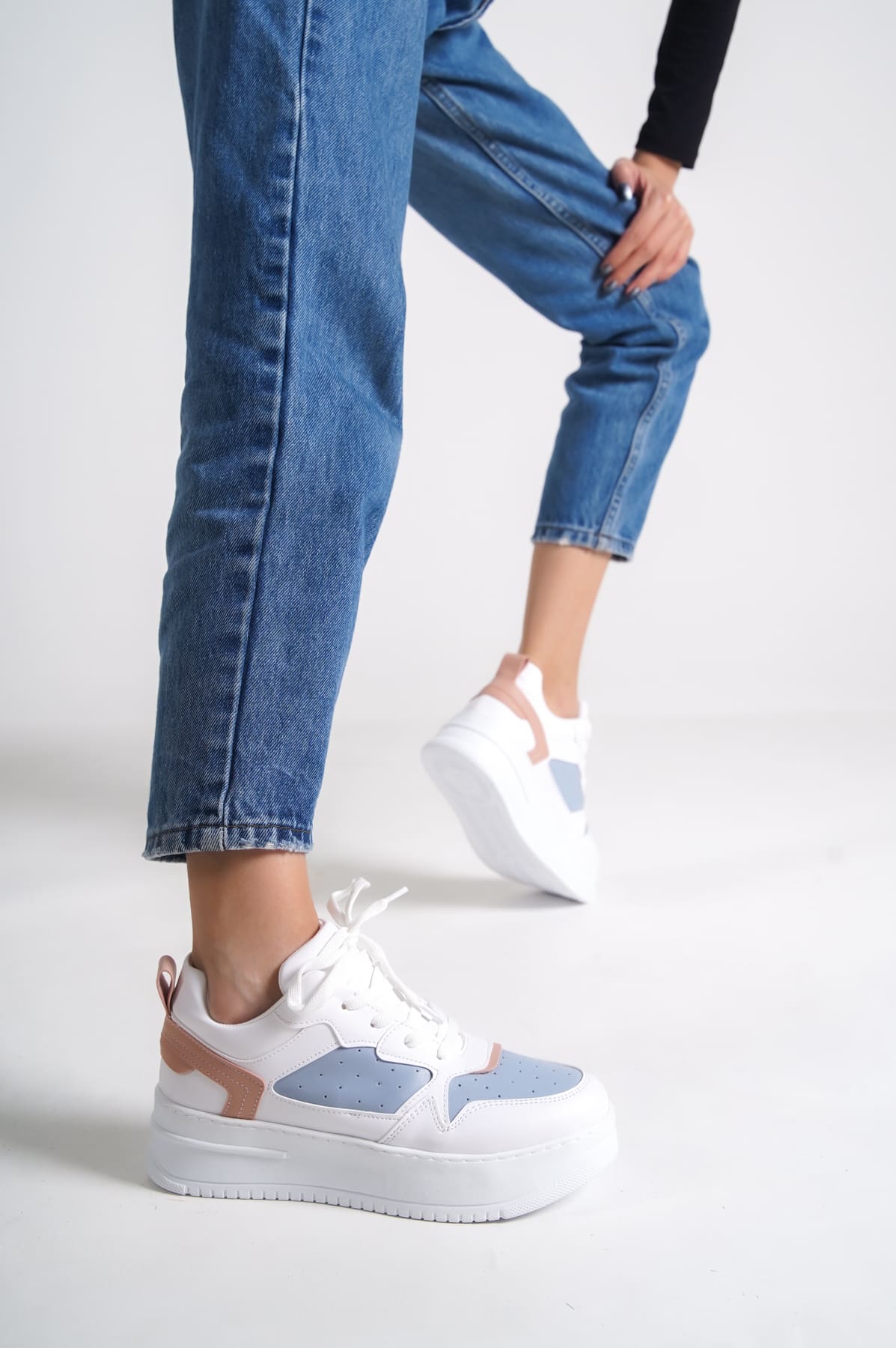 CLZ948  Bağcıklı Ortopedik Taban Kadın Sneaker Ayakkabı BT Beyaz/Mavi/Fuşya