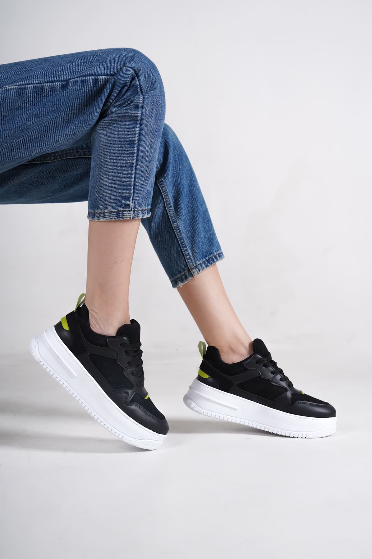 CLZ948  Bağcıklı Ortopedik Taban Kadın Sneaker Ayakkabı BT Siyah/Yeşil