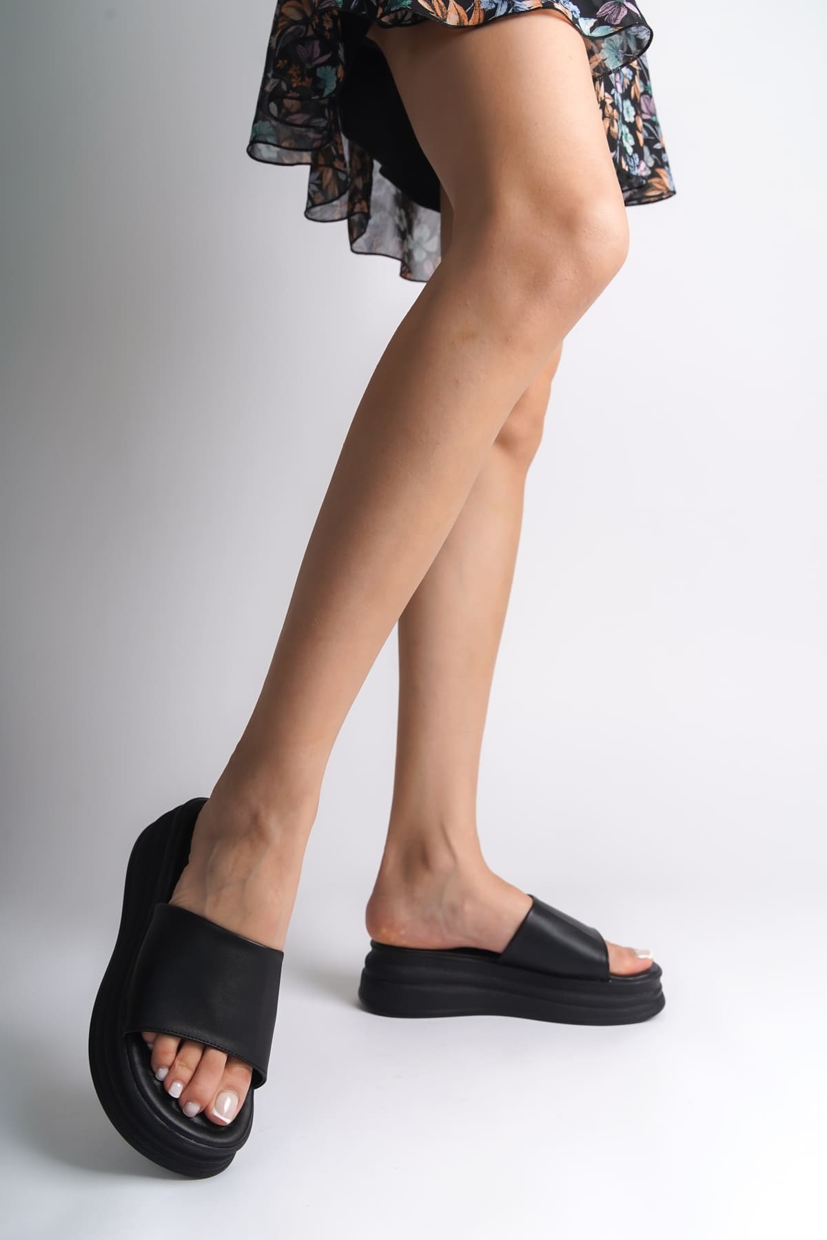 CLZ948  Düz Topuklu Kalın ve Ortopedik Taban Kadın Terlik ST Siyah