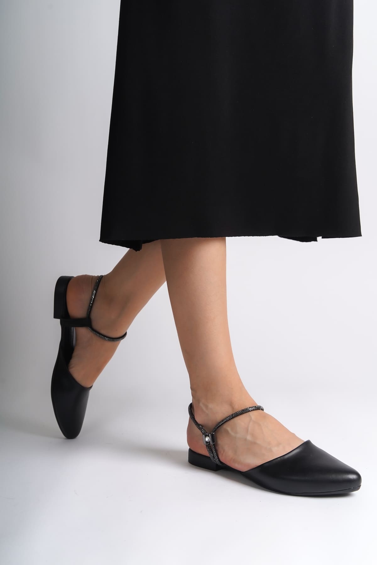 CLZ948  Lastikli Ortopedik Rahat Taban Bilekten Taş Detaylı Kadın Babet Ayakkabı ST Siyah