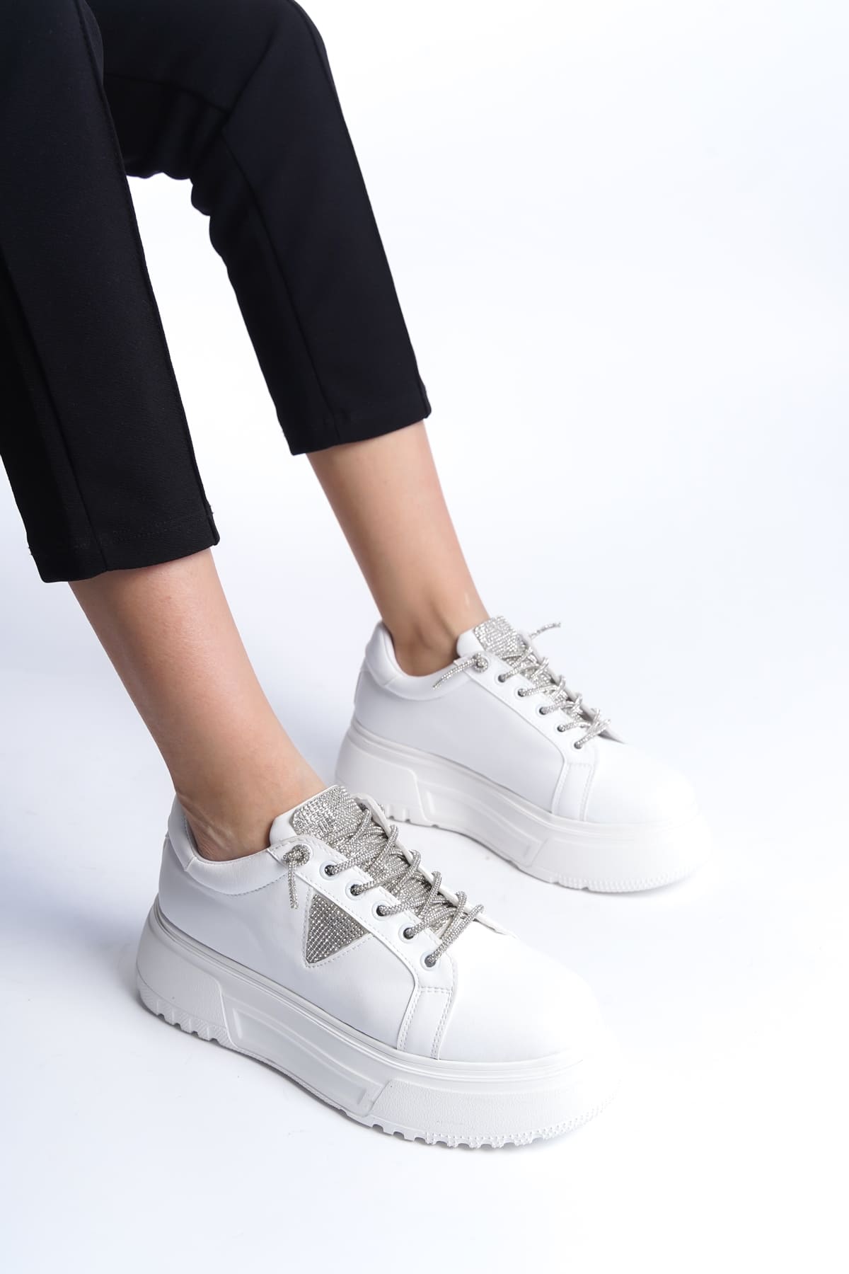 AYAS Bağcıklı Ortopedik Taban Taşlı Kadın Sneaker Ayakkabı  Beyaz