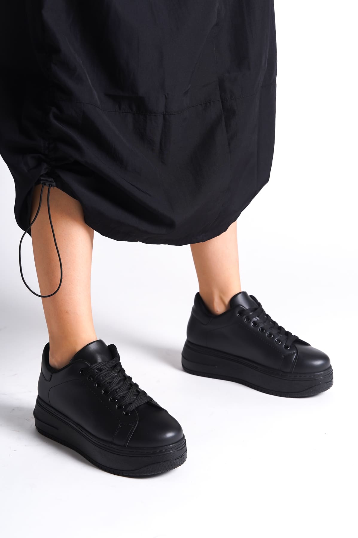 CLZ948  Bağcıklı Ortopedik Taban Kadın Sneaker Ayakkabı ST Siyah
