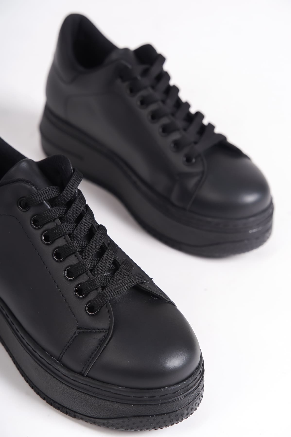 CLZ948  Bağcıklı Ortopedik Taban Kadın Sneaker Ayakkabı ST Siyah
