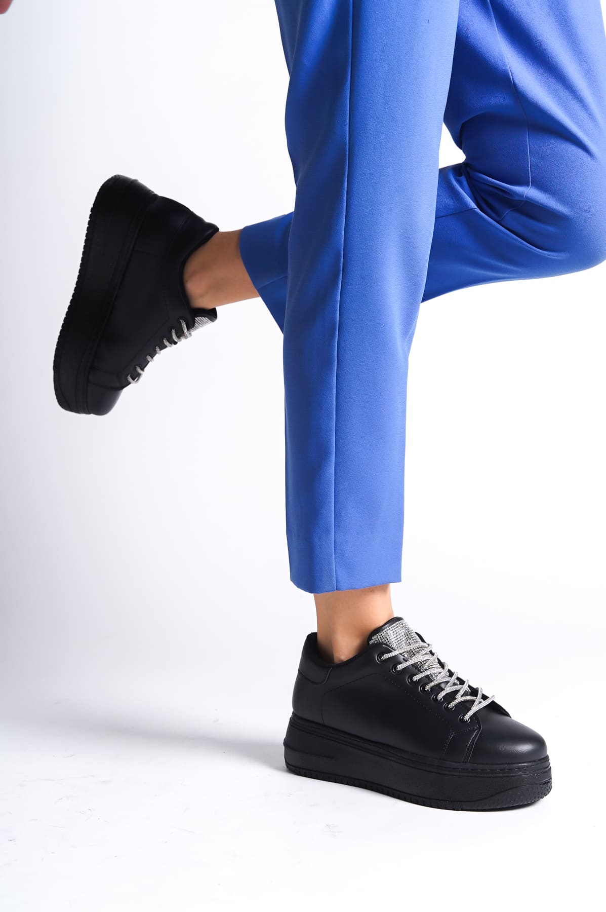 CLZ948  Bağcıklı Ortopedik Taban Taşlı Kadın Sneaker Ayakkabı ST Siyah
