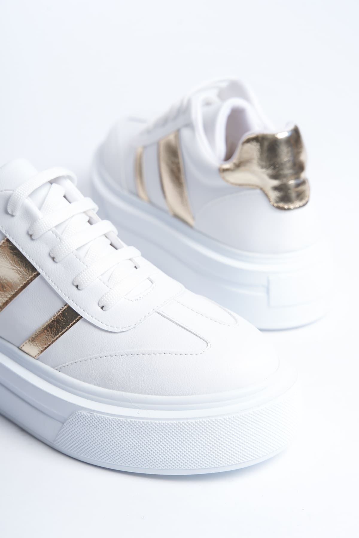 DIAS Bağcıklı Ortopedik Taban Kadın Sneaker Ayakkabı  Beyaz/Altın