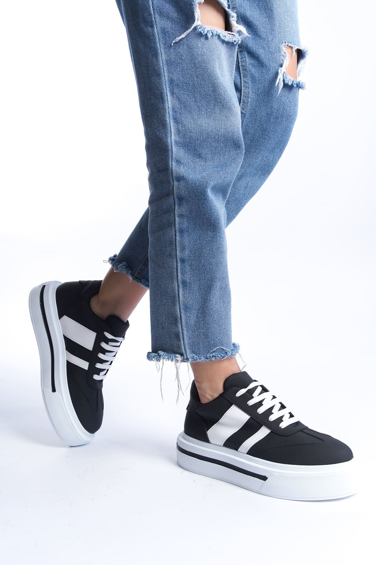 DIAS Bağcıklı Ortopedik Taban Kadın Sneaker Ayakkabı  Siyah/Beyaz